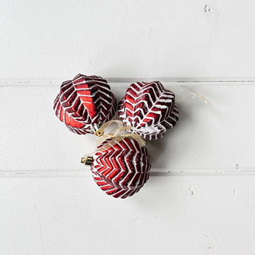 Red & White Antiqued Design Ornament